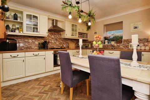 4 bedroom detached house for sale, Chapel Fields, Coniston HU11