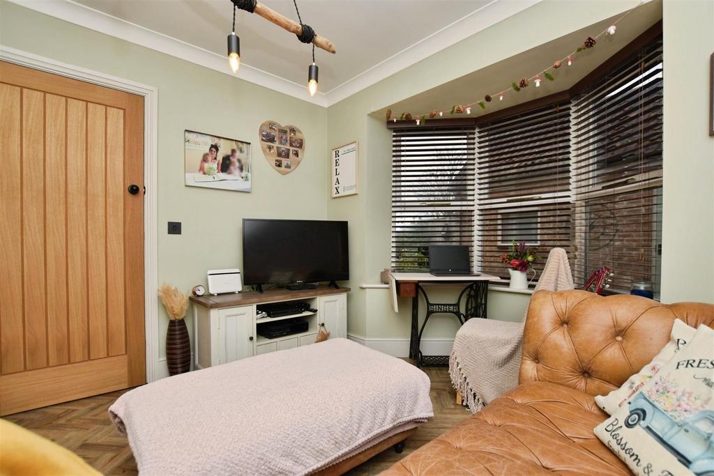 Snug/ Dining Room