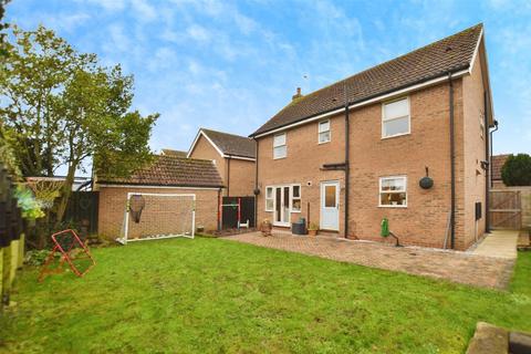 4 bedroom detached house for sale, Chapel Fields, Coniston HU11