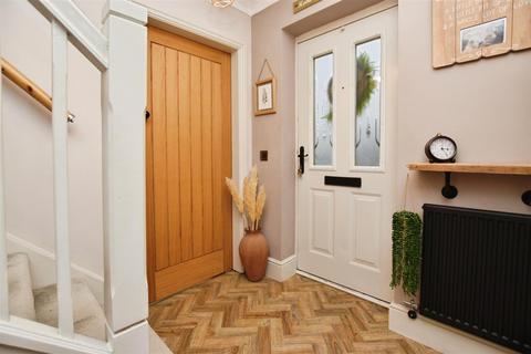 4 bedroom detached house for sale, Chapel Fields, Coniston HU11