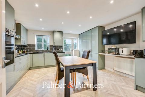 4 bedroom house for sale, Rookes Crescent, Essex CM1