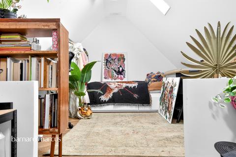 1 bedroom flat for sale, Wakemans Hill Avenue, London