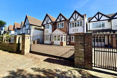 undefined, Jersey Road, Hounslow, Greater London, TW5