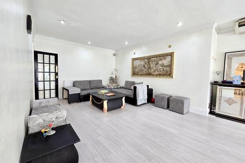 undefined, Jersey Road, Hounslow, Greater London, TW5