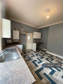 4 bedroom end of terrace house to rent, Manor Drive, Halifax, HX3