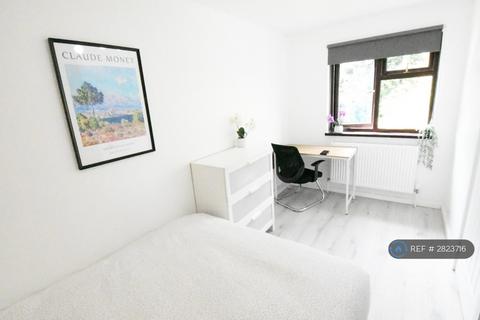 1 bedroom in a house share to rent, Union Drive, London, E1