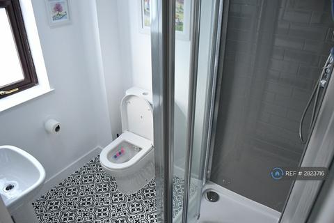 1 bedroom in a house share to rent, Union Drive, London, E1