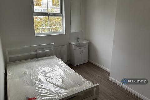 1 bedroom in a flat share to rent, Queens Crescent, London, NW5