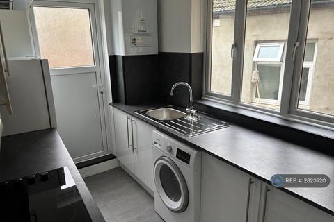 1 bedroom in a flat share to rent, Queens Crescent, London, NW5