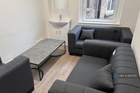 1 bedroom in a flat share to rent, Queens Crescent, London, NW5