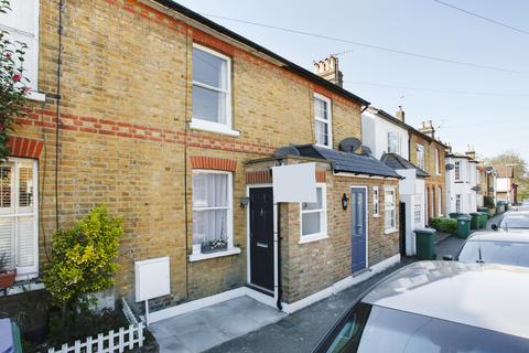 2 bedroom house to rent, New Road, Weybridge, KT13