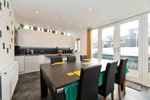 undefined, Angus Close, Chessington, KT9