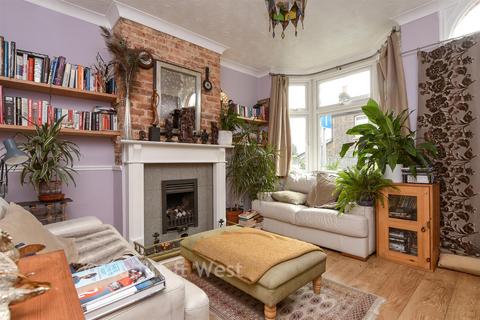 2 bedroom end of terrace house for sale, Garibaldi Road, Redhill RH1