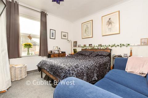 2 bedroom end of terrace house for sale, Garibaldi Road, Redhill RH1