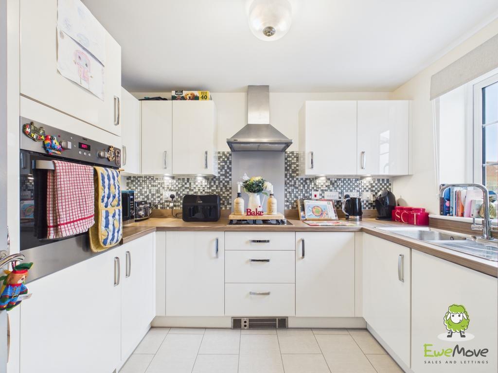 Ewe Move Estate Agents Basingstoke - Bye Crescent
