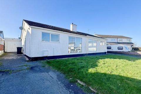 2 bedroom semi-detached bungalow for sale, Lon Gardener, Valley, Anglesey, LL65