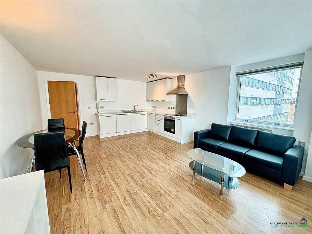 Living / Kitchen
