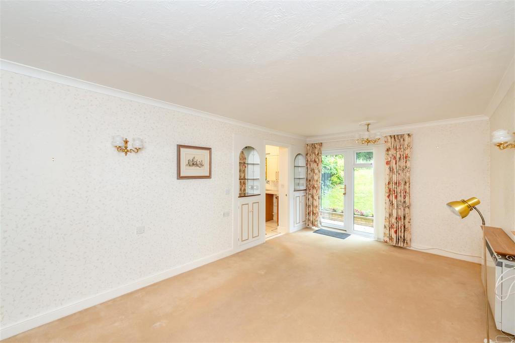 8608649-interior02.jpg