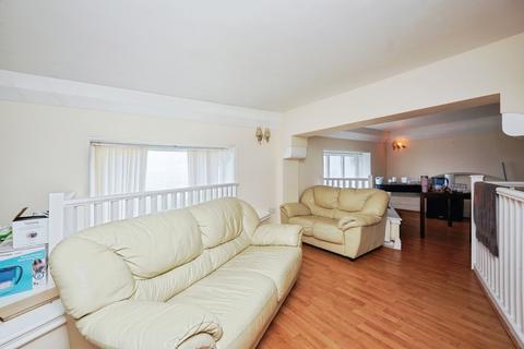 2 bedroom flat for sale, Ladywell, Dover, Kent, CT16