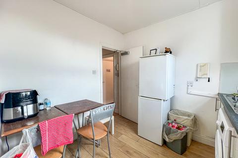 2 bedroom flat to rent, Caledonian Road, Islington, London, N1