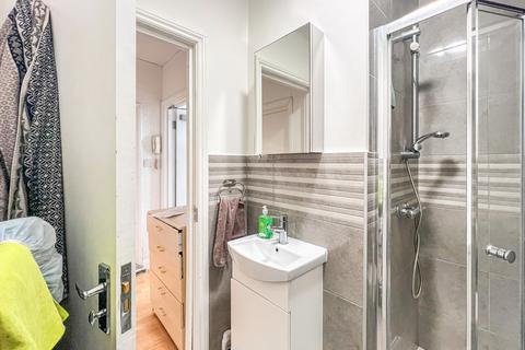 2 bedroom flat to rent, Caledonian Road, Islington, London, N1
