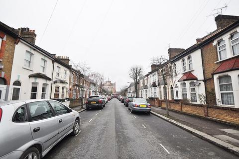 4 bedroom semi-detached house to rent, St. Georges Road, London, E10