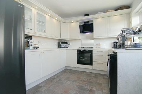 4 bedroom semi-detached house for sale, Meadow Park Crescent, Stanningley, Pudsey