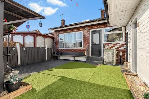 4 bedroom semi-detached house for sale, Meadow Park Crescent, Stanningley, Pudsey