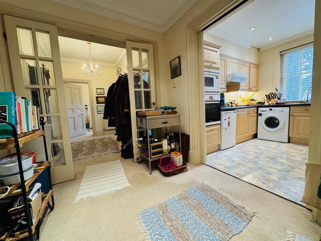 Dining room: