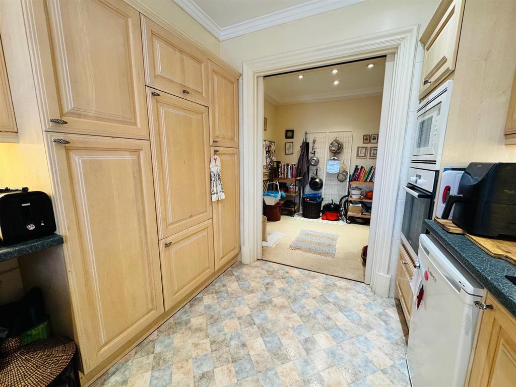 Kitchen: