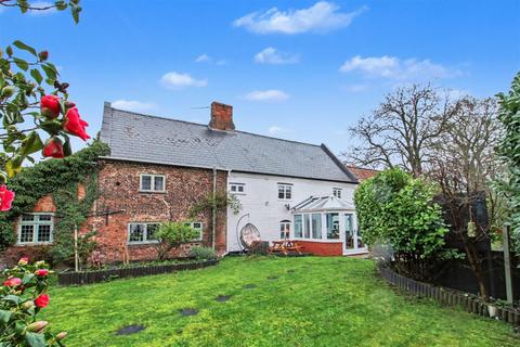2 bedroom cottage for sale, Gayton Road, Gaywood, King's Lynn