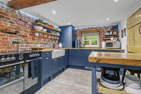 2 bedroom cottage for sale, Gayton Road, Gaywood, King's Lynn