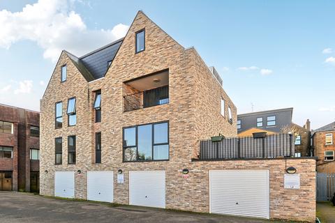 High Street, Walton-on-Thames, Surrey, KT12