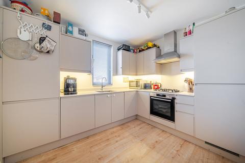 2 bedroom flat for sale, High Street, Walton-on-Thames, Surrey, KT12