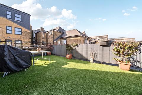 2 bedroom flat for sale, High Street, Walton-on-Thames, Surrey, KT12