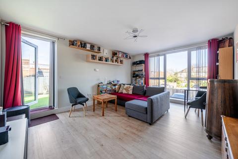 2 bedroom flat for sale, High Street, Walton-on-Thames, Surrey, KT12