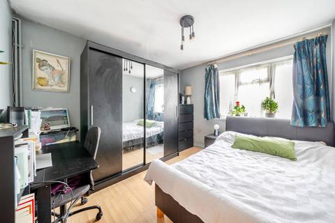 2 bedroom flat for sale, Castlebar Mews, Ealing, London, W5