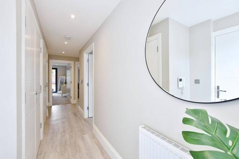 2 bedroom flat to rent, Haydon Road, WD19, Bushey, Watford, WD19