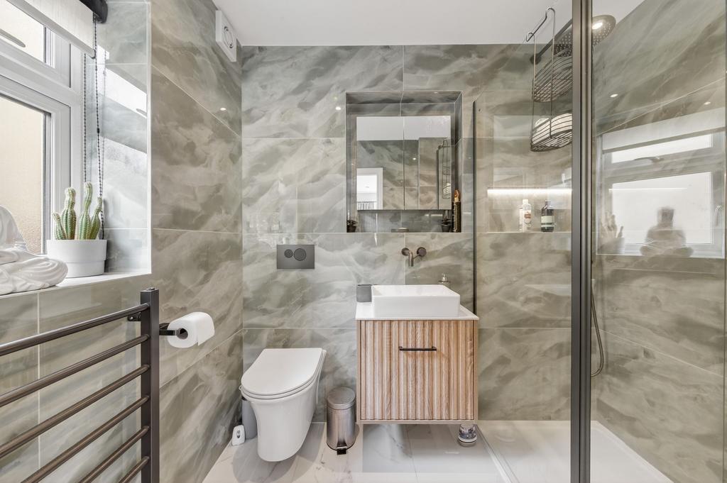 En suite to bedroom three