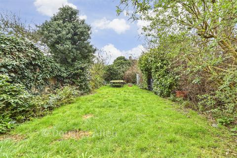 4 bedroom semi-detached house for sale, Glenthorne Gardens, Barkingside, Ilford, Essex
