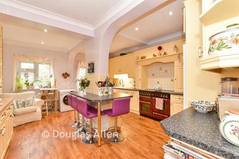 4 bedroom semi-detached house for sale, Glenthorne Gardens, Barkingside, Ilford, Essex