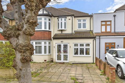 4 bedroom semi-detached house for sale, Glenthorne Gardens, Barkingside, Ilford, Essex