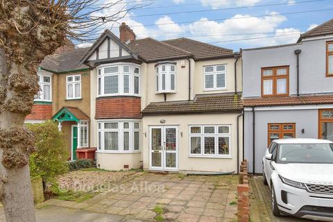 4 bedroom semi-detached house for sale, Glenthorne Gardens, Barkingside, Ilford, Essex