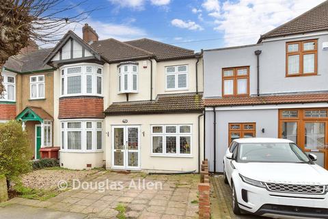 4 bedroom semi-detached house for sale, Glenthorne Gardens, Barkingside, Ilford, Essex