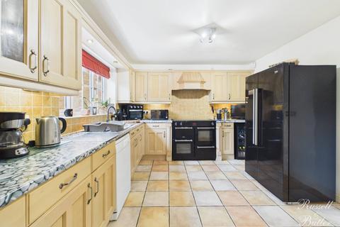 5 bedroom detached house for sale, Cotswolds Way, Calvert, Buckingham, Buckinghamshire, MK18