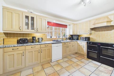 5 bedroom detached house for sale, Cotswolds Way, Calvert, Buckingham, Buckinghamshire, MK18