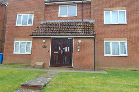2 bedroom flat to rent, Thirlmere Close, Kettering NN16