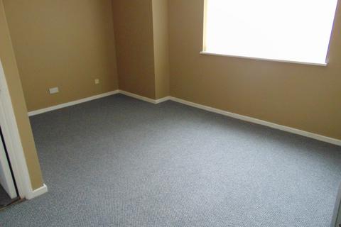 2 bedroom flat to rent, Thirlmere Close, Kettering NN16