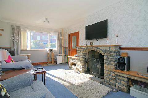 2 bedroom semi-detached house for sale, Standale Avenue, Pudsey