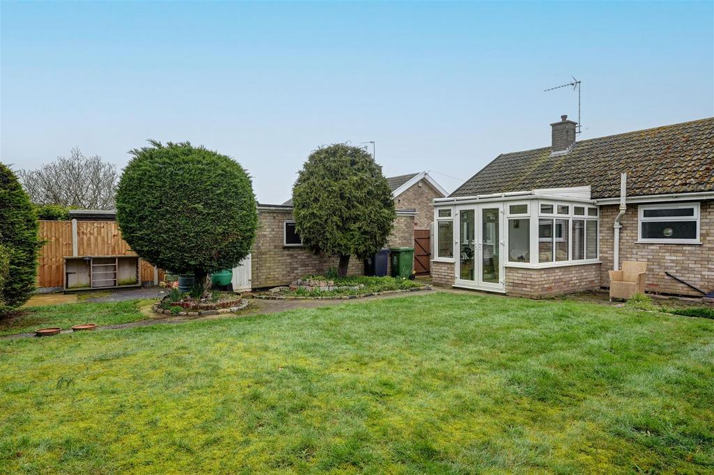 Rear of property &amp; garage.jpg